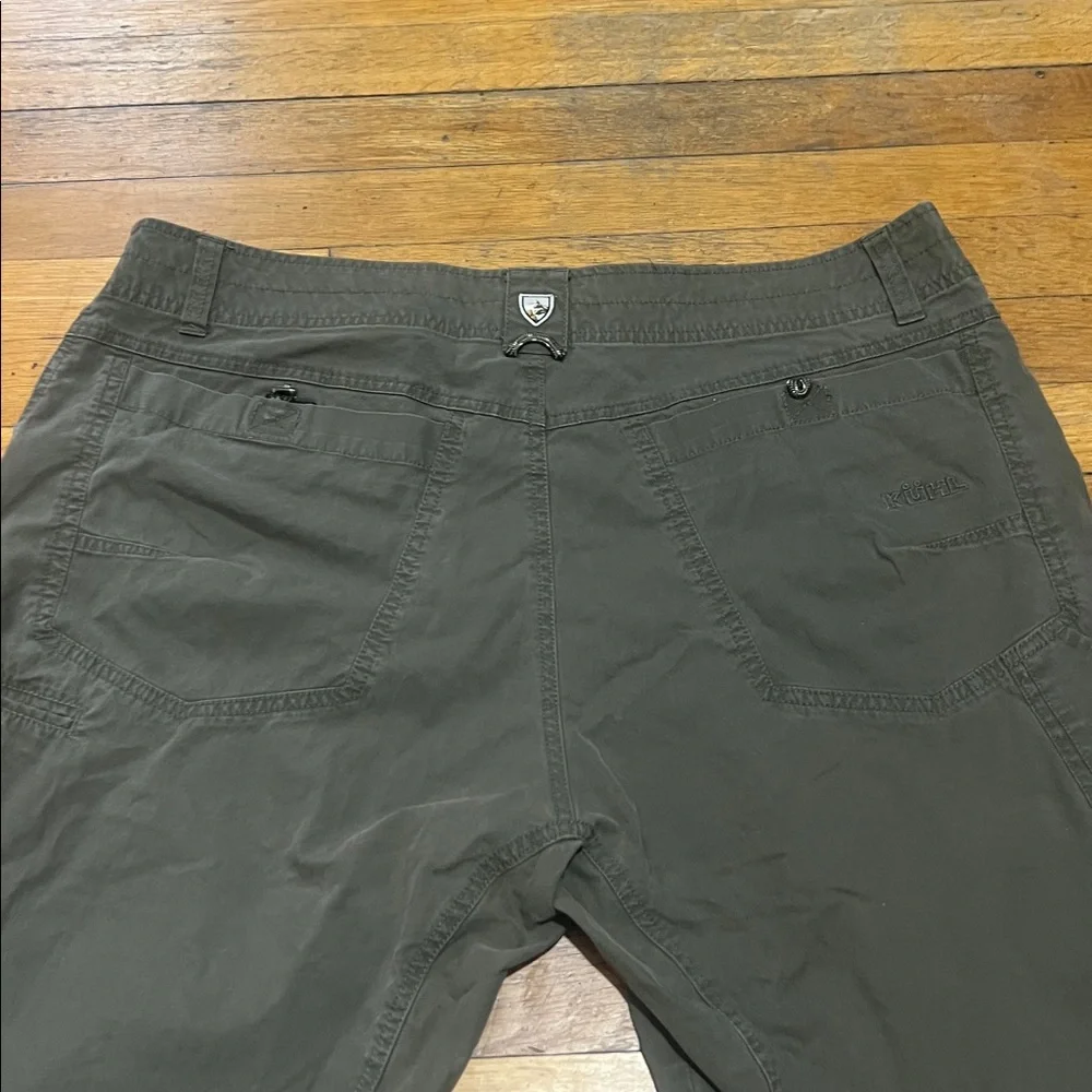 Kuhl Ramblr Vintage Patina Dye Shorts in Olive Drab Brown, Men’s size 38